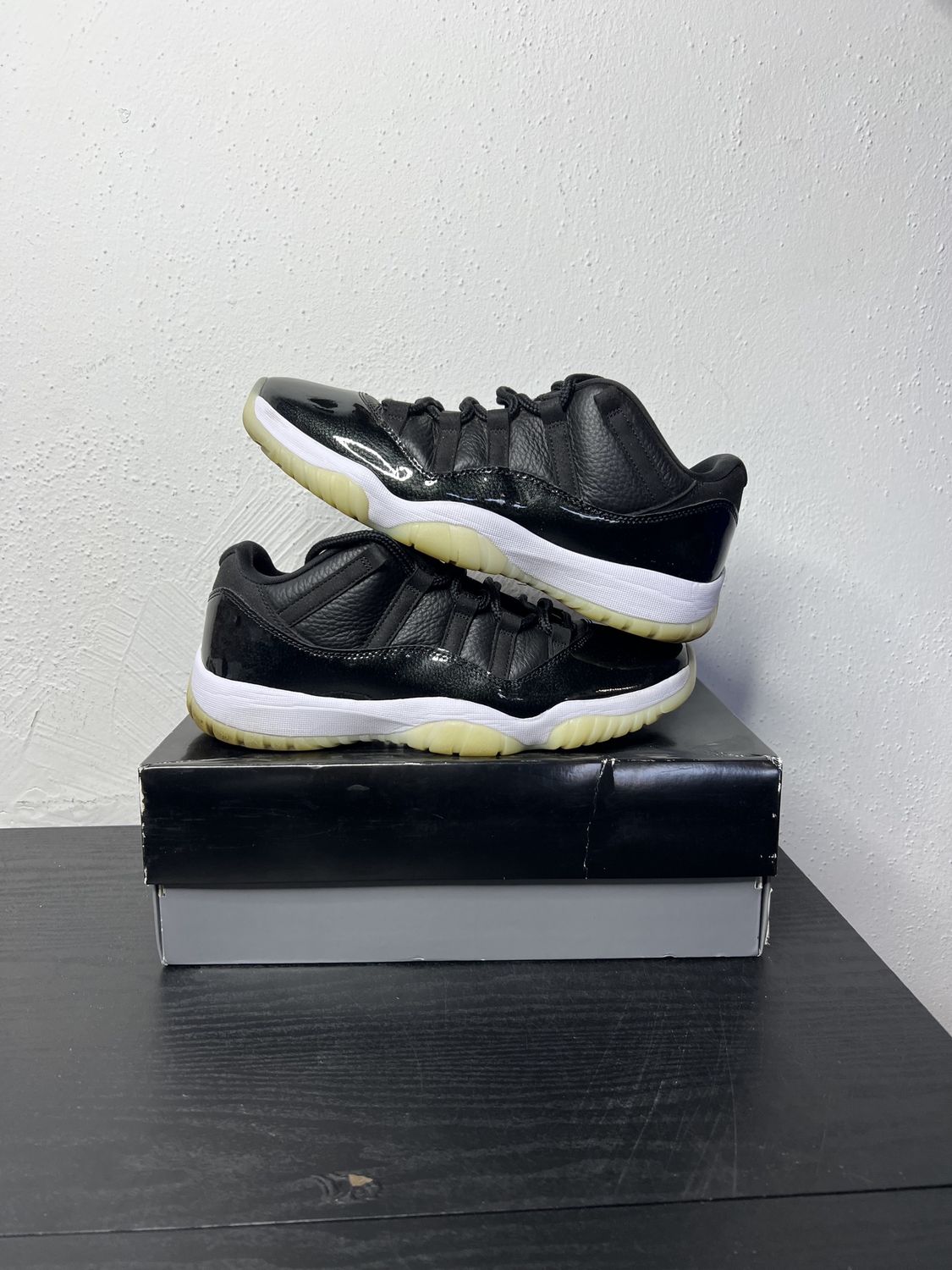 JORDAN 11 LOW 72-10