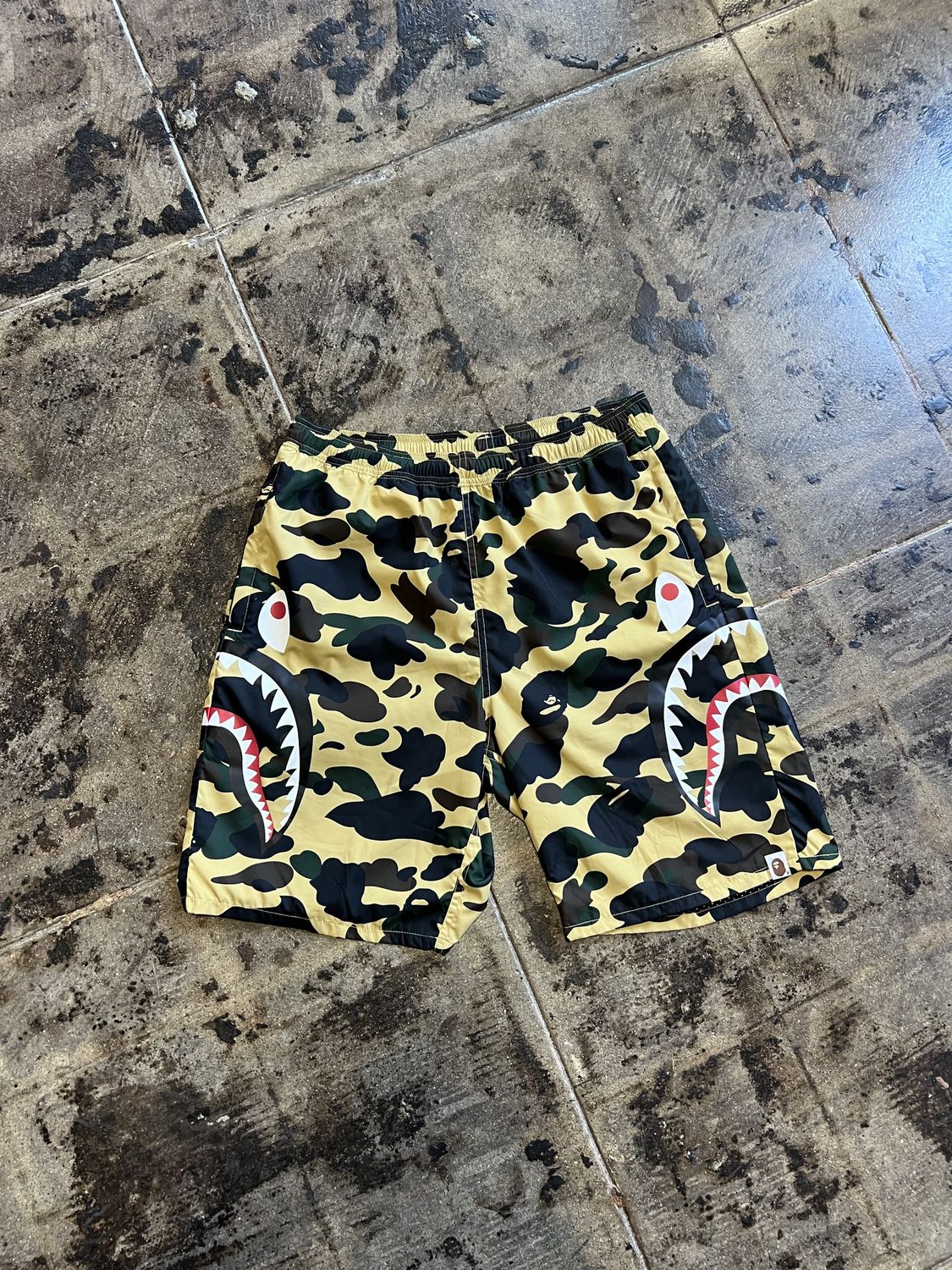 BAPE 1ST CAMO SIDE SHARK BEACH SHORTS