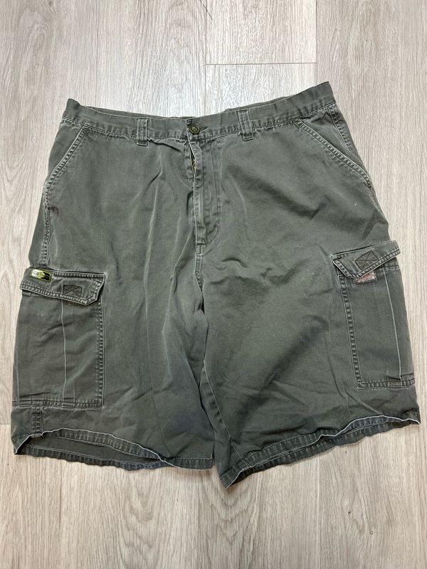 SILVER POINT SHORTS SZ: 38