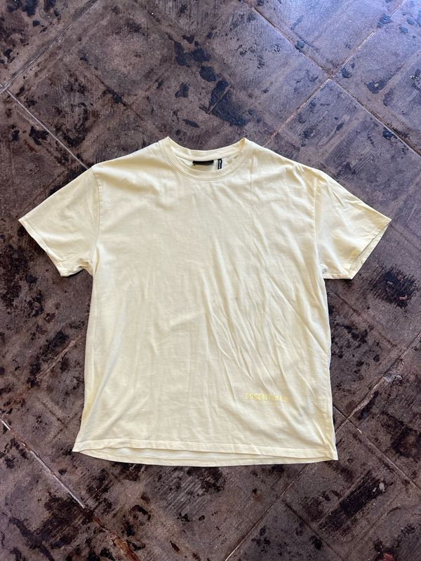 ESSENTIALS YELLOW TEE SIZE:L