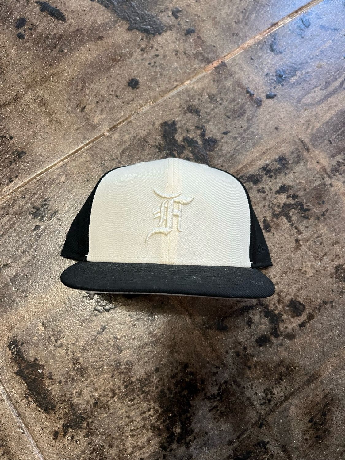 FOG LA ESSENTIAL FITTED HAT SIZE: 7 1/2