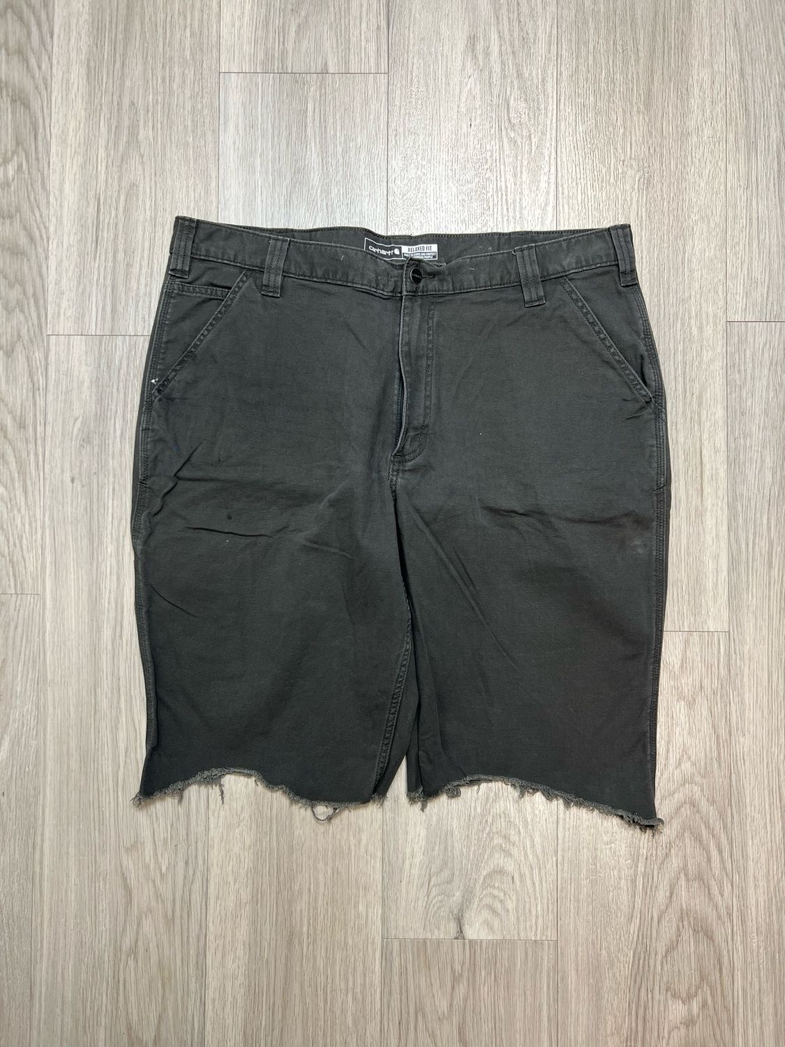 GREY CARHARTT SHORTS SZ: 40&#39;