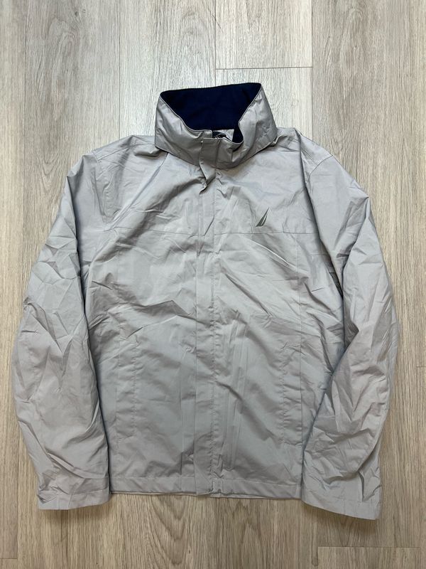 GREY NAUTICA RAINBREAKER TEE SZ: M