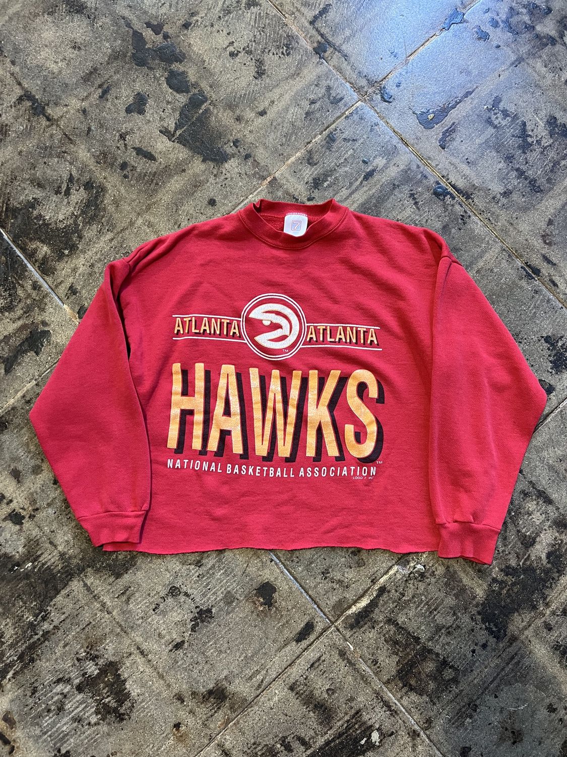 ATLANTA HAWKS CREWNECK SIZE:M CROPPED