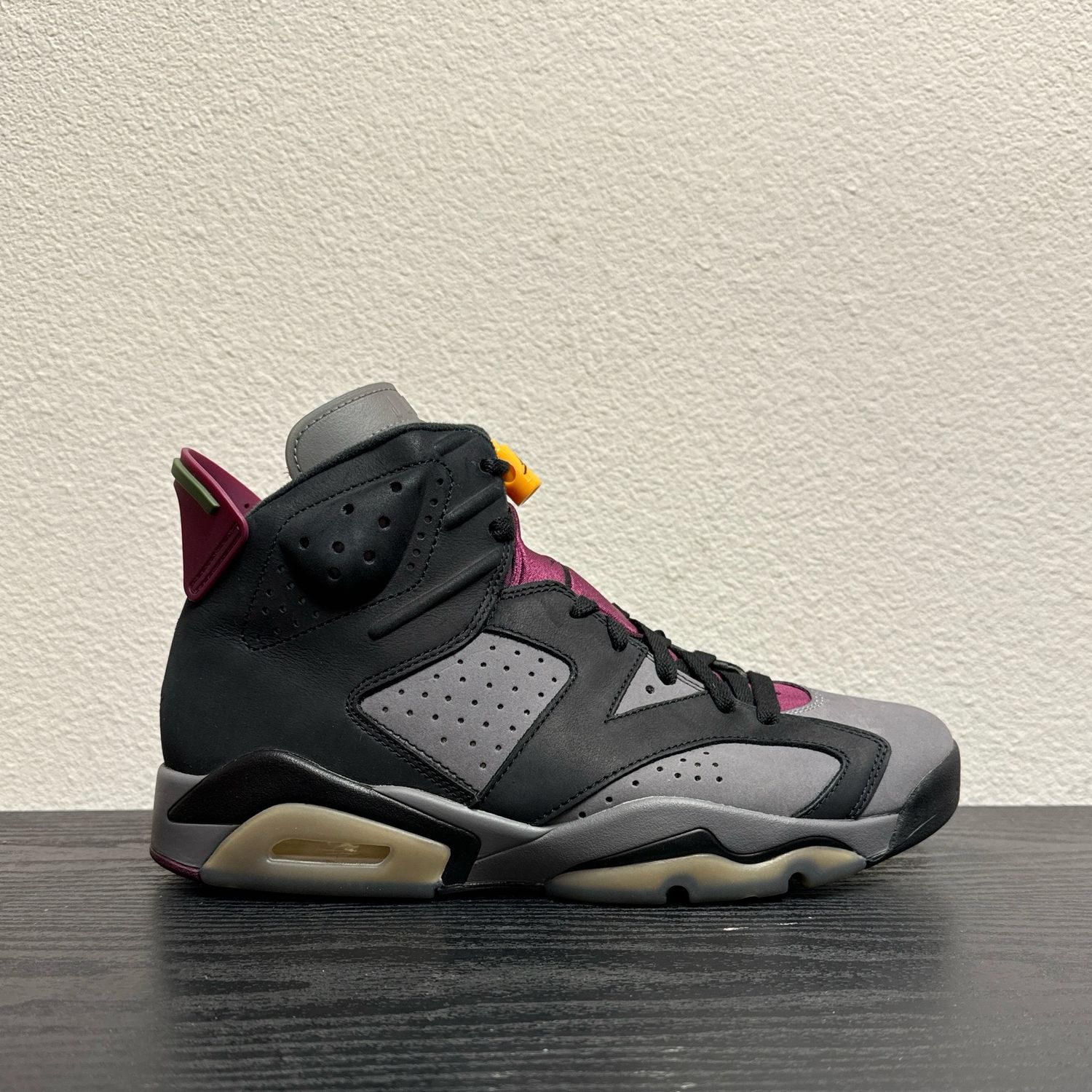 JORDAN 6 BORDEAUX SZ: 9.5 (MEN)