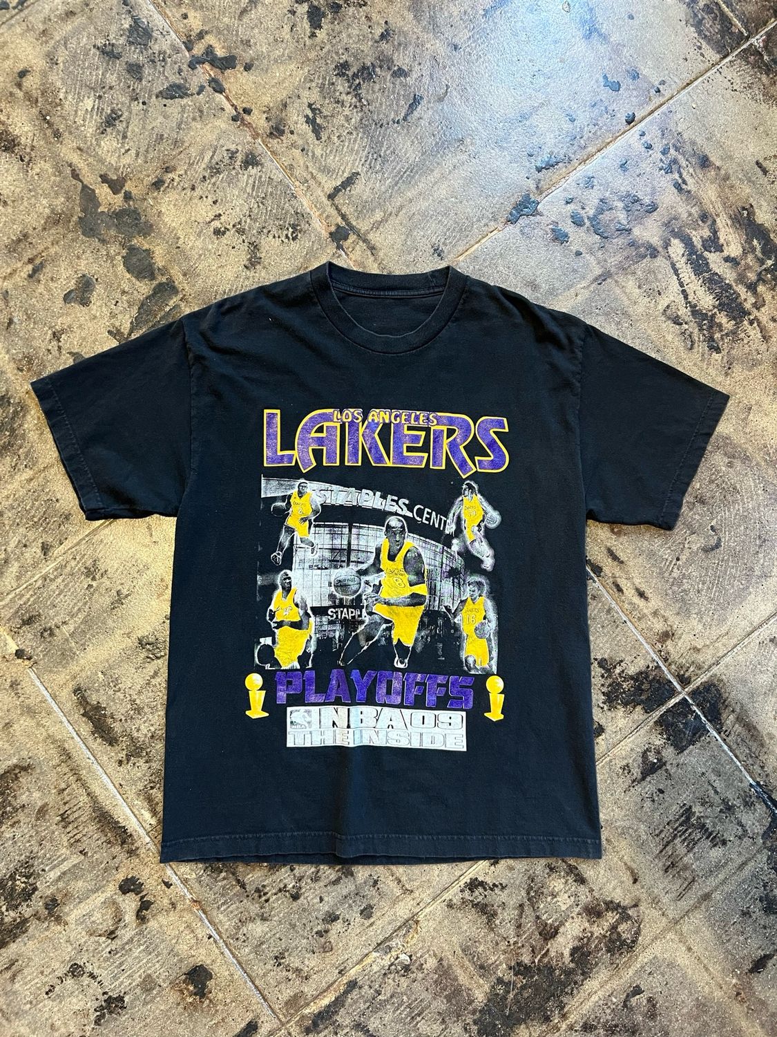 LA LAKERS PLAY OFF TEE SIZE: L