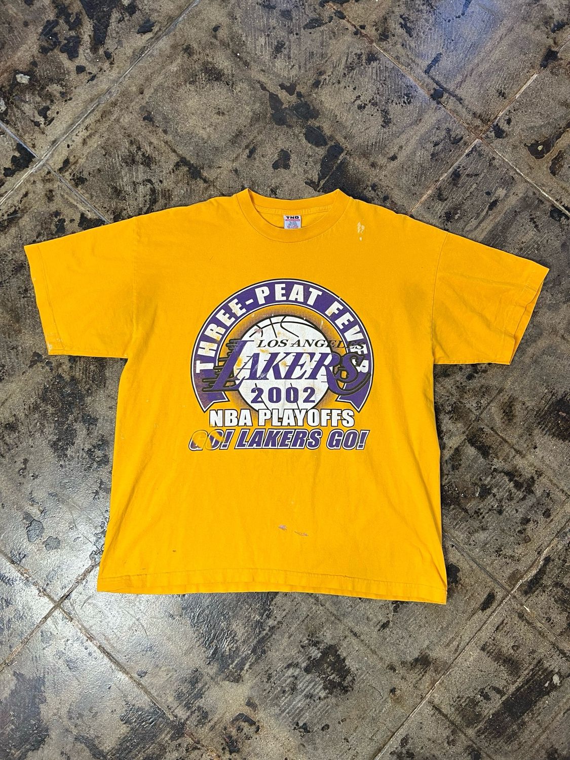 LAKERS 3-PEAT FEVER TEE SIZE: XL