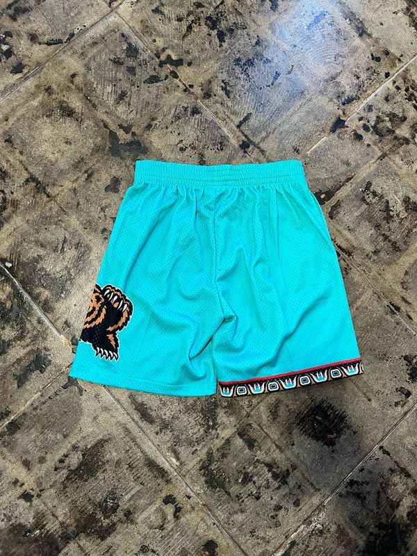 M&amp;N VANCOUVER GRIZZLIES MESH SHORTS SZ: L