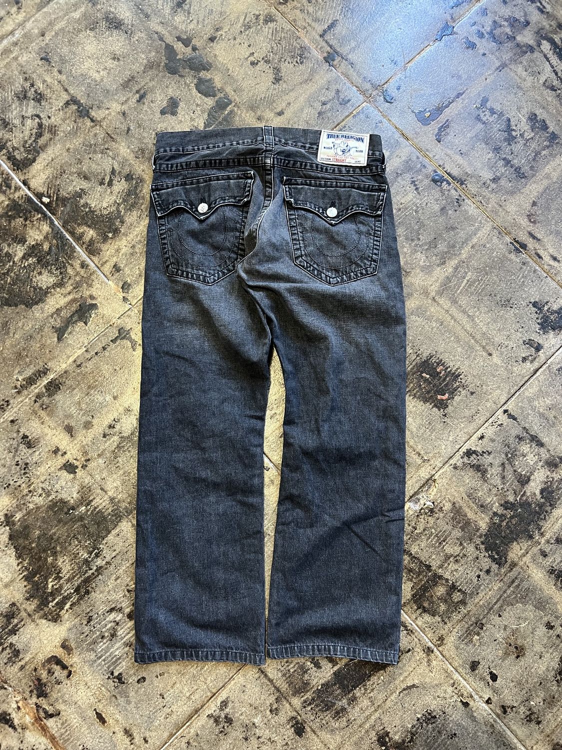 TRUE RELIGON JEANS SIZE: 33X30