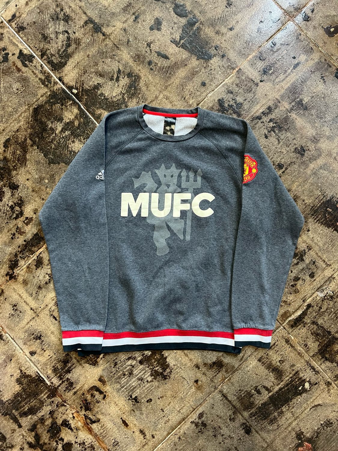 MANCHESTER UNITED CREWNECK SZ: MED