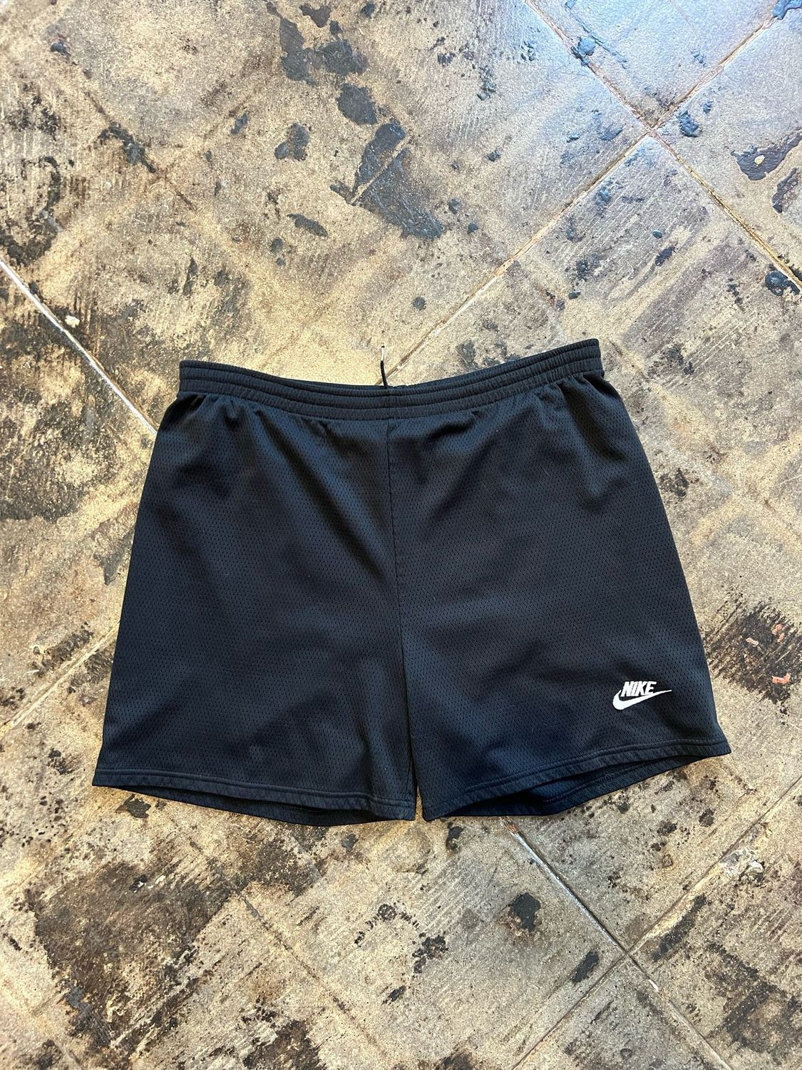 NIKE MESH SHORTS SZ: XL