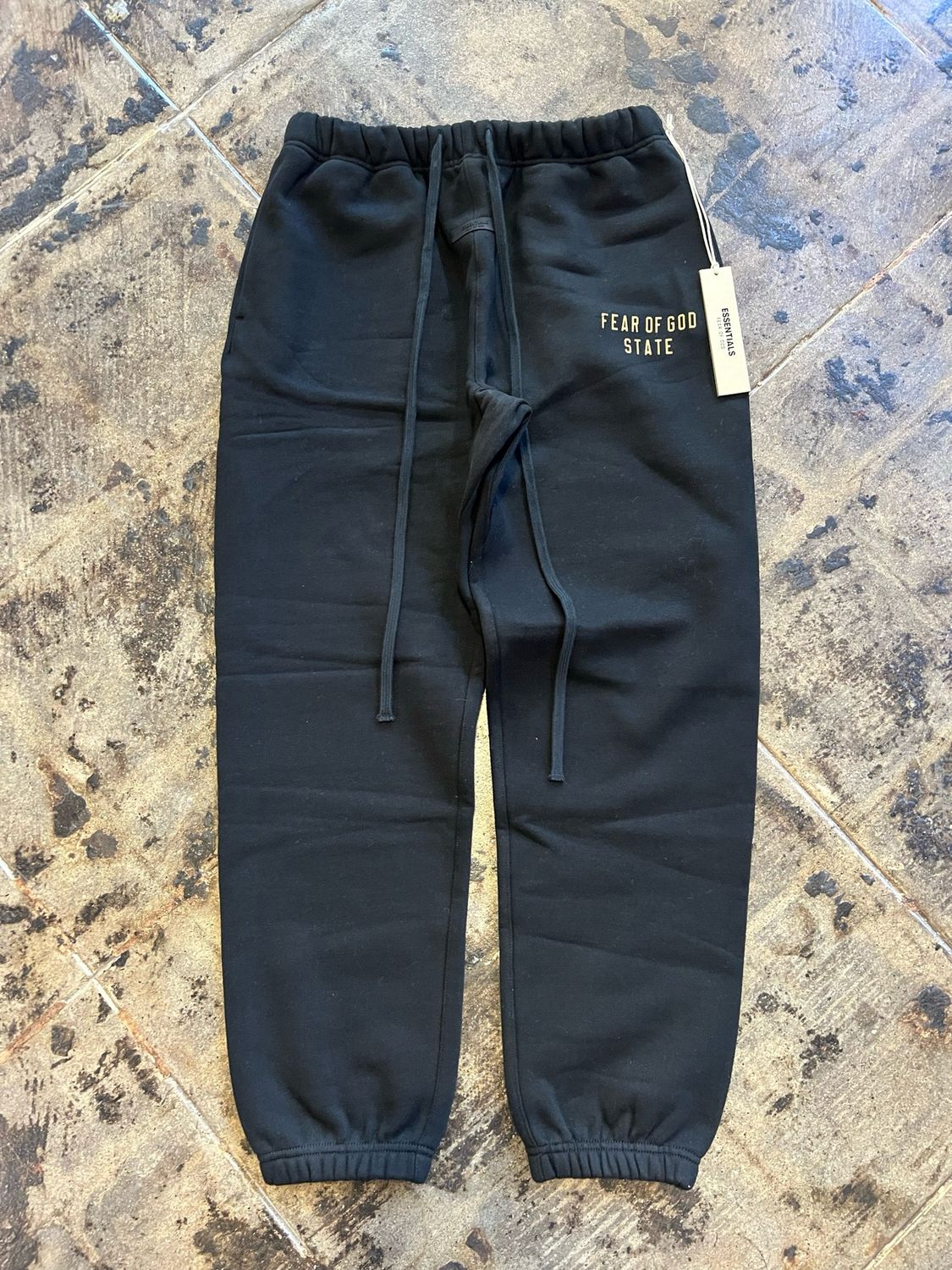 FEAR OF GOD ESSENTIAL BLACK SWEATS