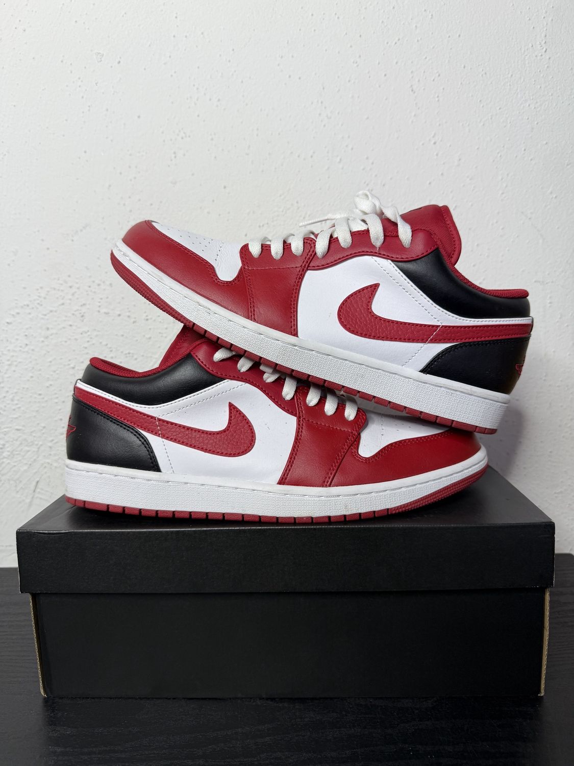 JORDAN 1 LOW BULLS (USED)
