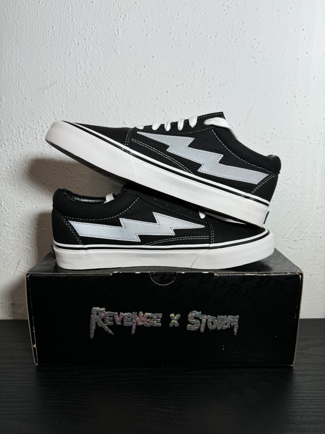 REVENGE STORM BOLT BLACK
