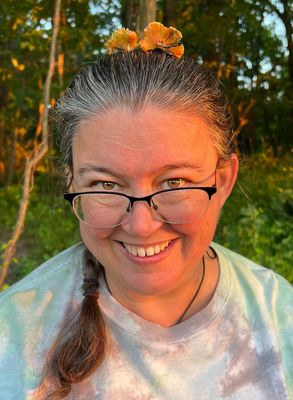 R2422 Lea Pfeifer - The Herbal Educator