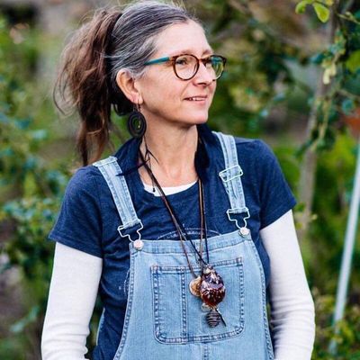 R2435 Ruth Glass - Magic of Menstruums