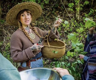 R2474 Rebecca Beyer - Herblore Plant Walk