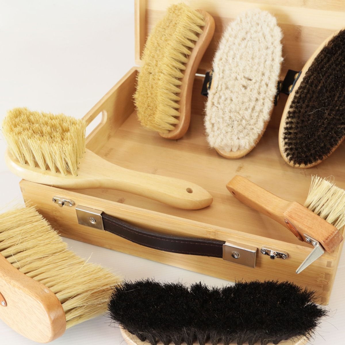 Set Valigetta + Spazzole Equityum In Legno