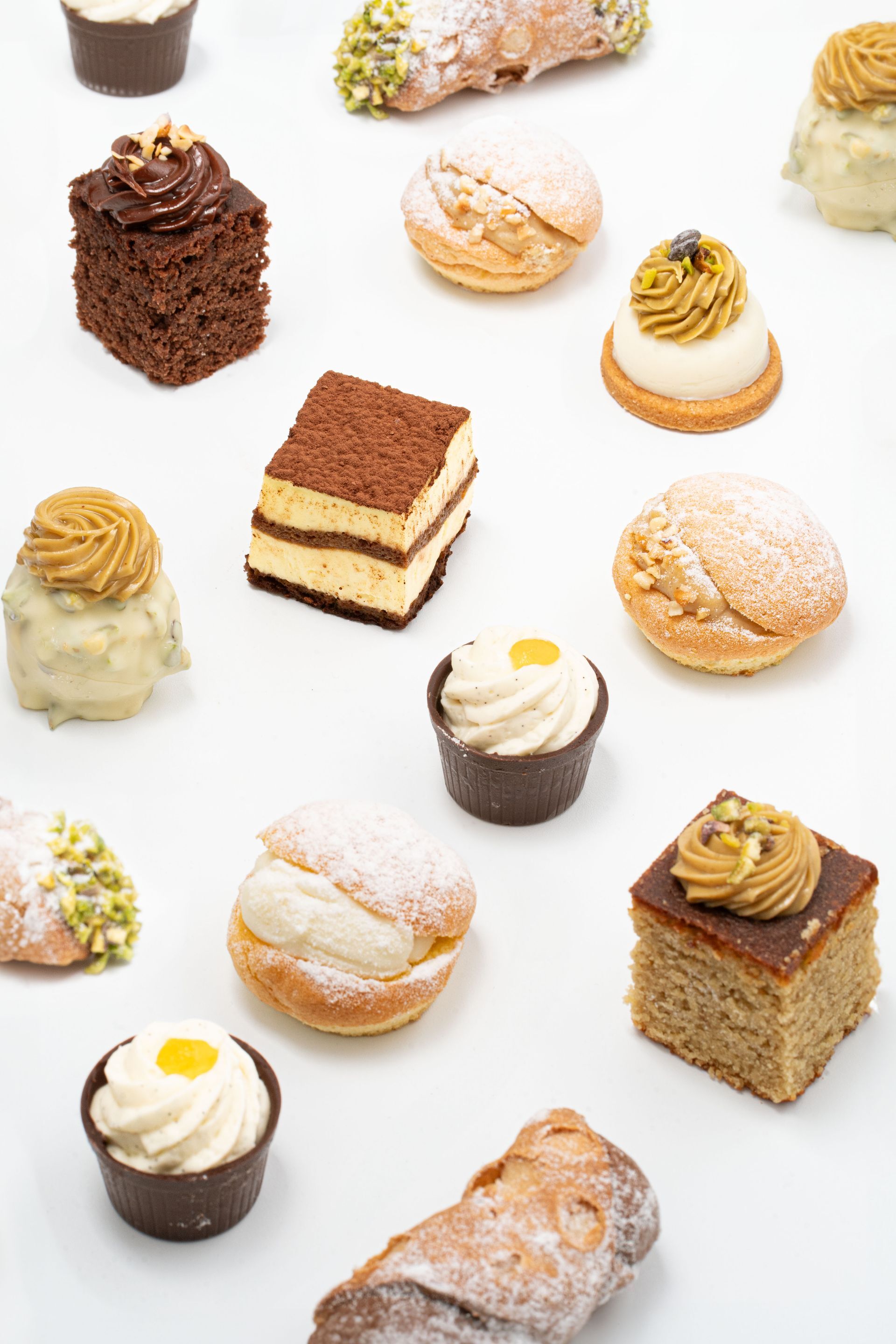 Luxurious 16 pasticcini box