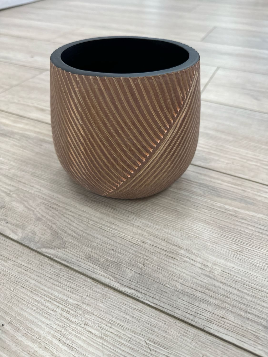 Meridan Carved  Brown Drop Pot