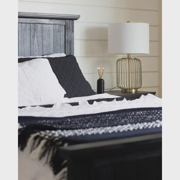 Wylie Vase - Black