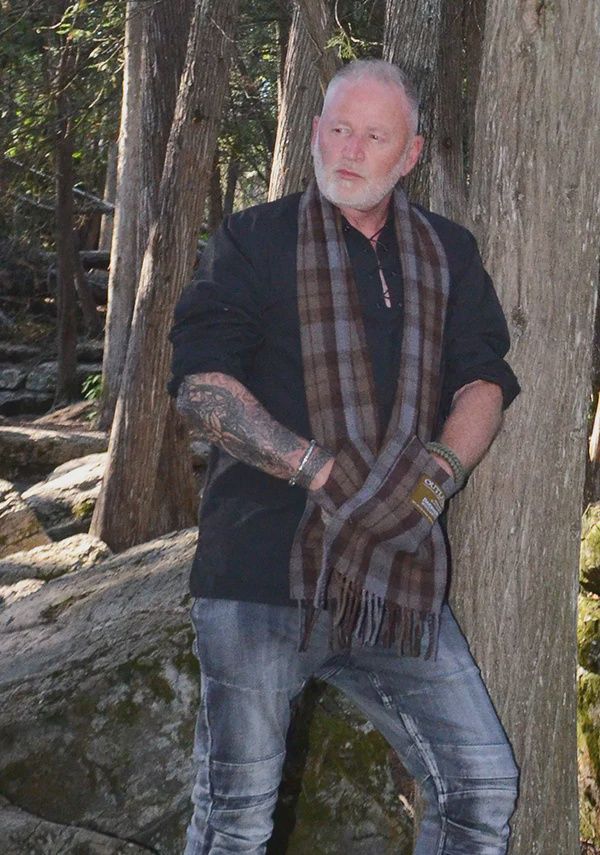 Deluxe Highland Pocket Scarf Outlander
