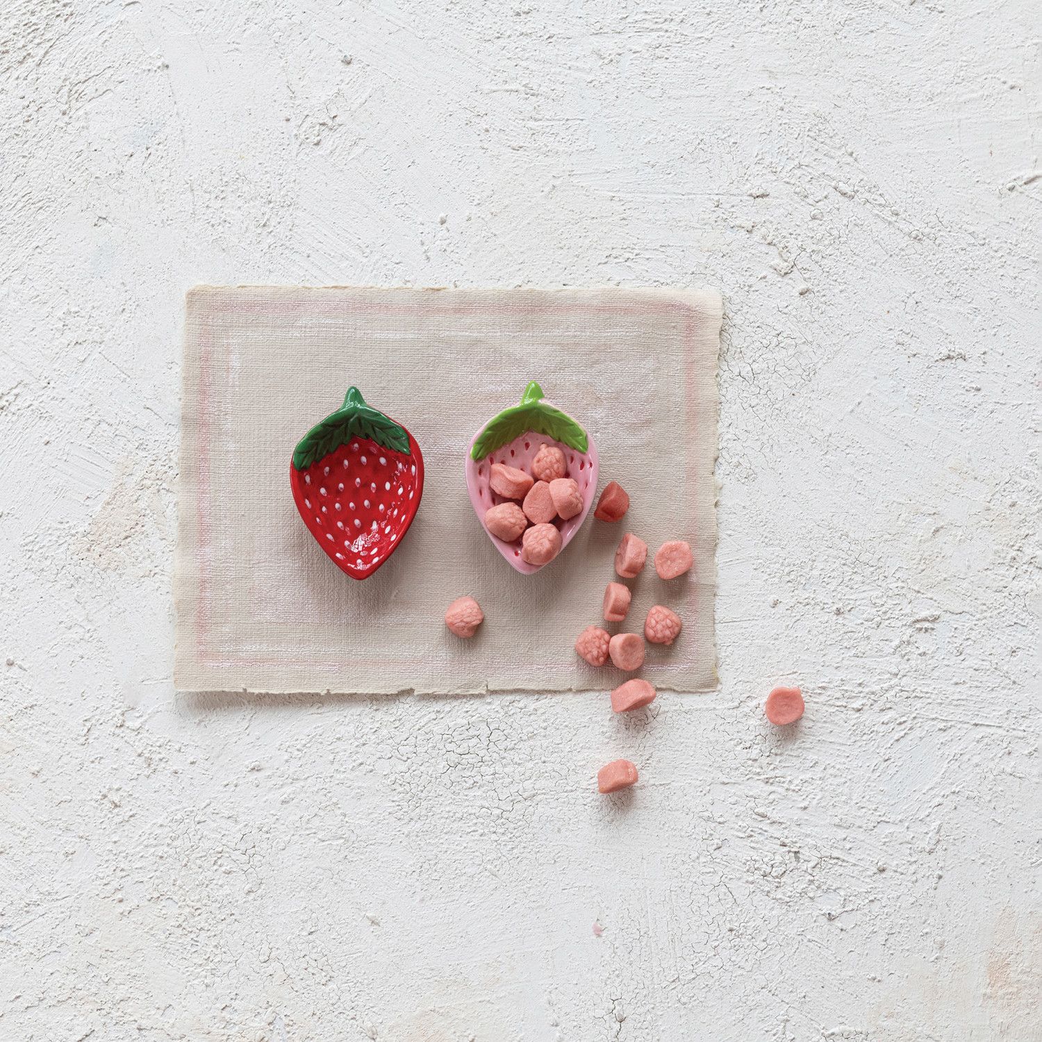 3.25"L Ceramic Strawberry Dish