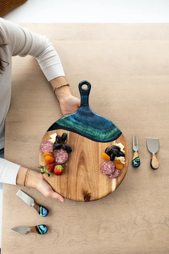Round Cheese Paddle Acacia Northern Lights