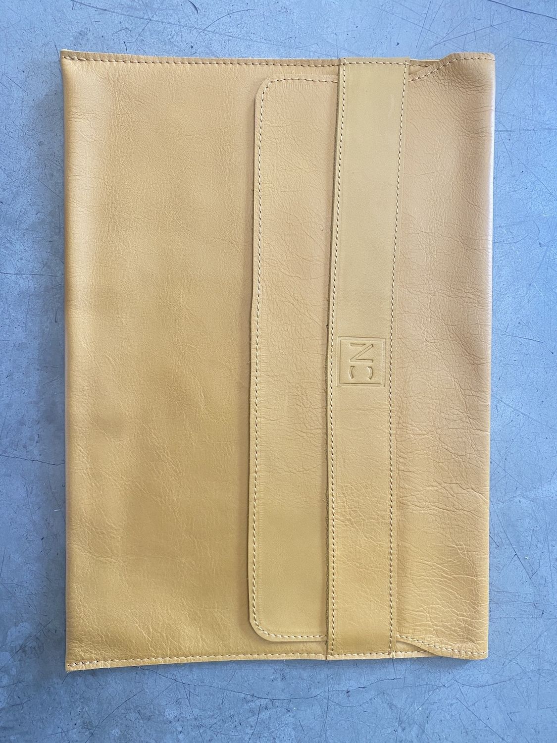 NGOZI Laptop Sleeve Leather, Colour: Tan, Size: 13-14"