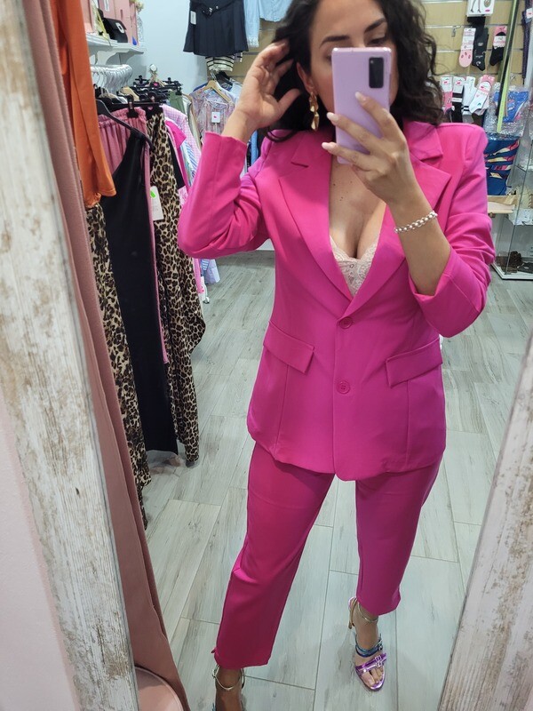 TRAJE JAZMÍN FUCSIA