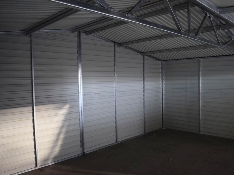 Metāla garāža ar diviem vārtiem 6x5 m