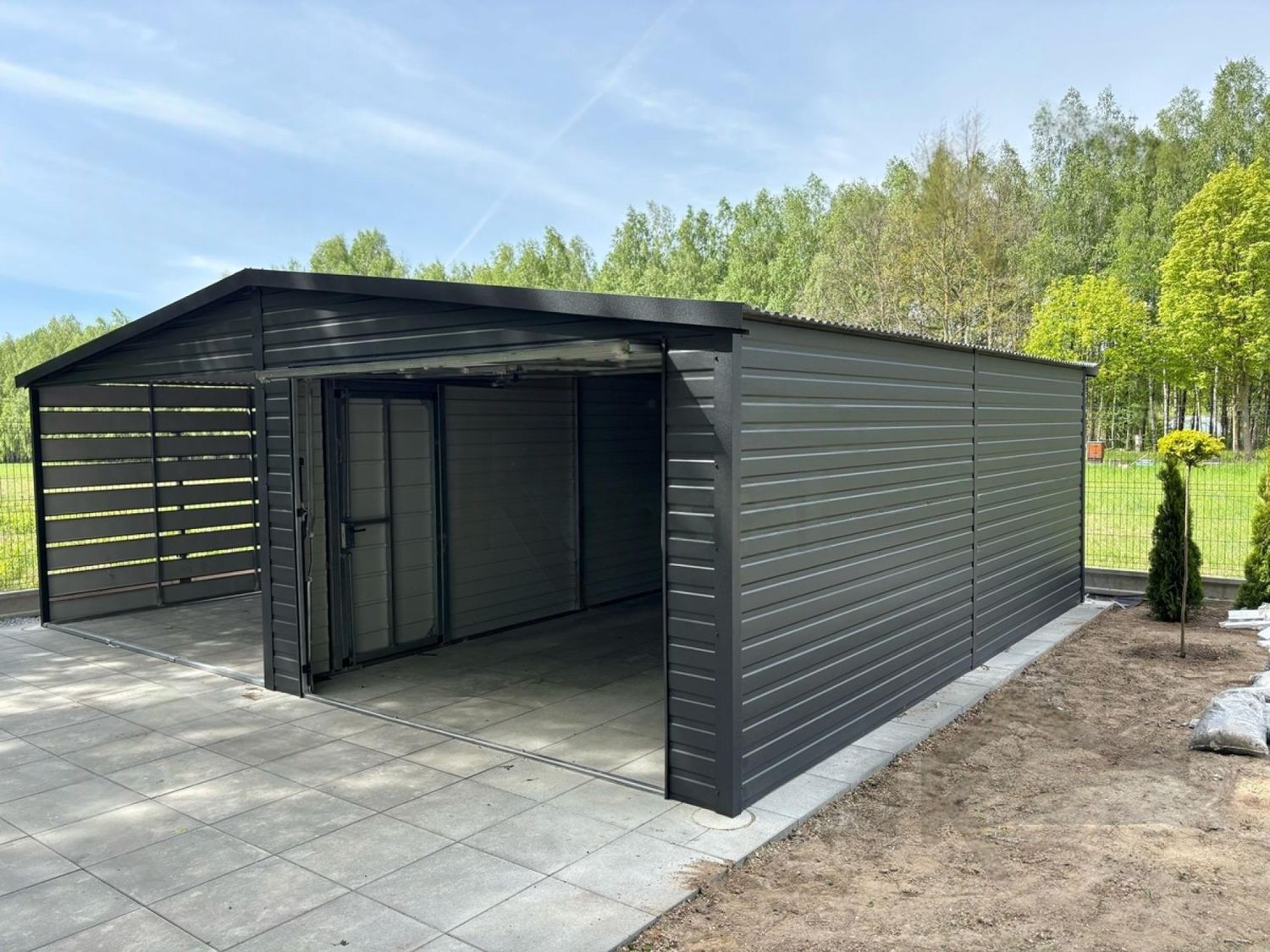Metāla garāža ar nojumi 7x5 m
