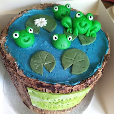Frogs and Lilypads cake