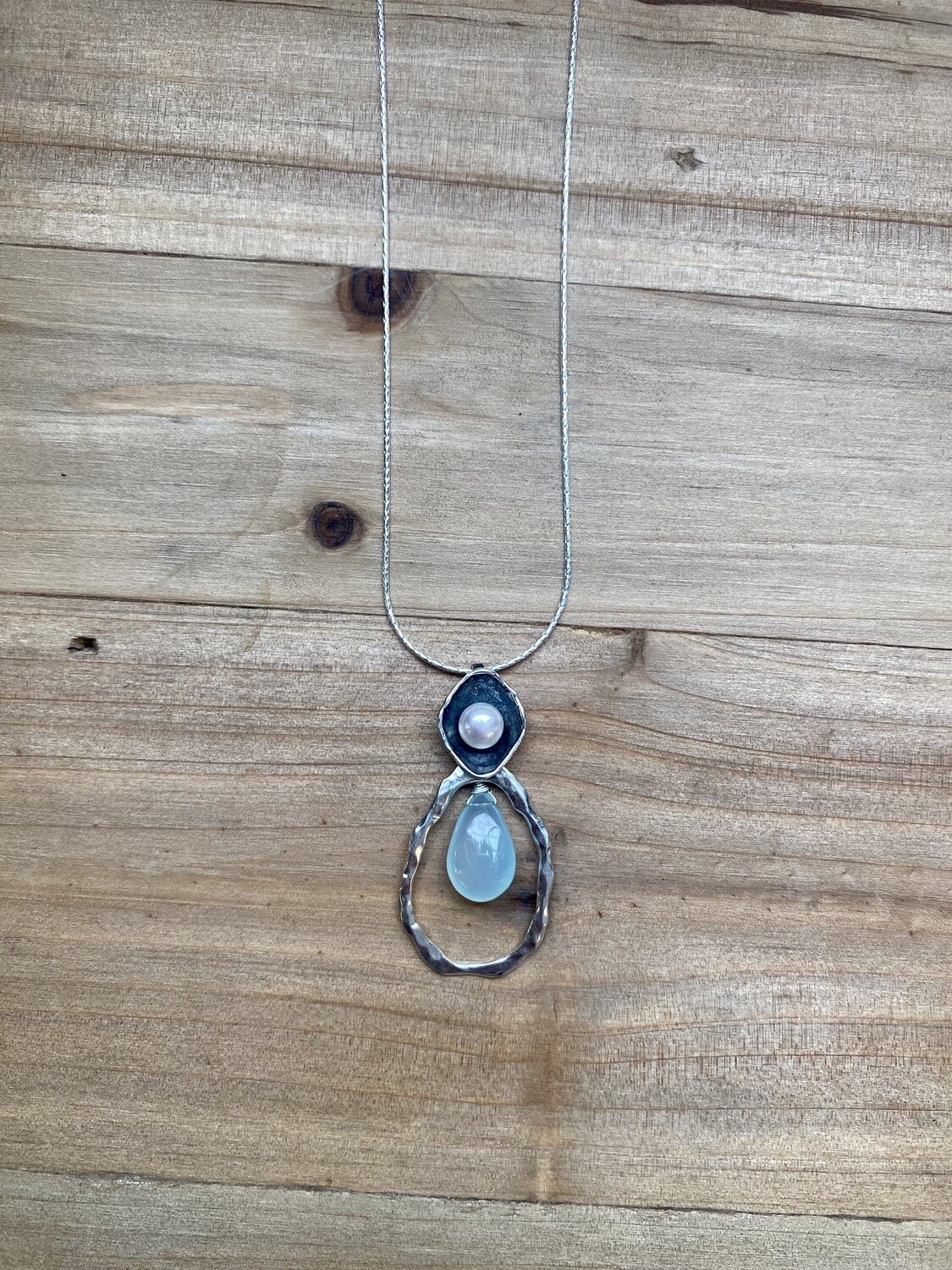 PEARL/LOOP CHALCEDONY NECKLACE