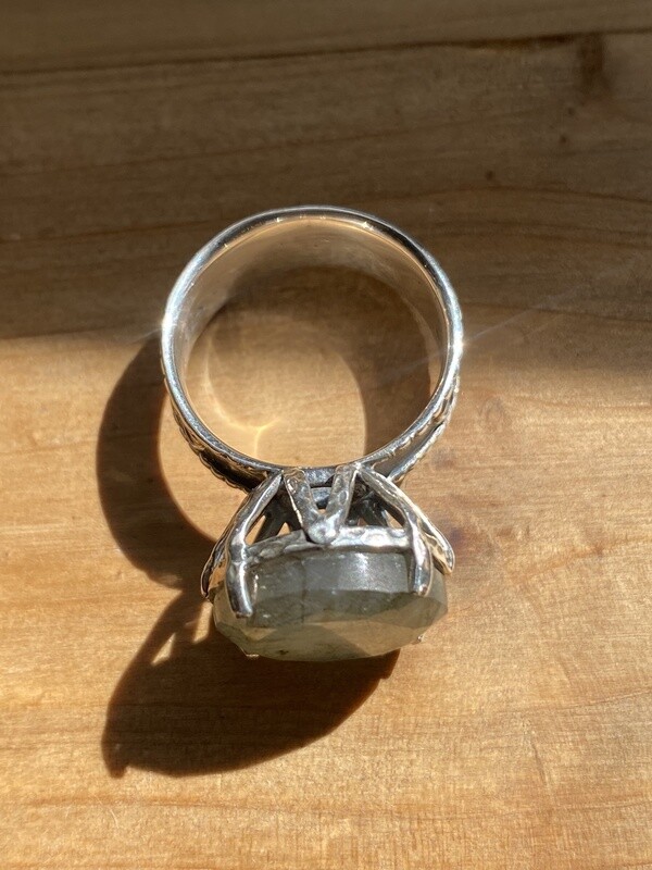 LABRADORITE DECORATIVE BAND RING