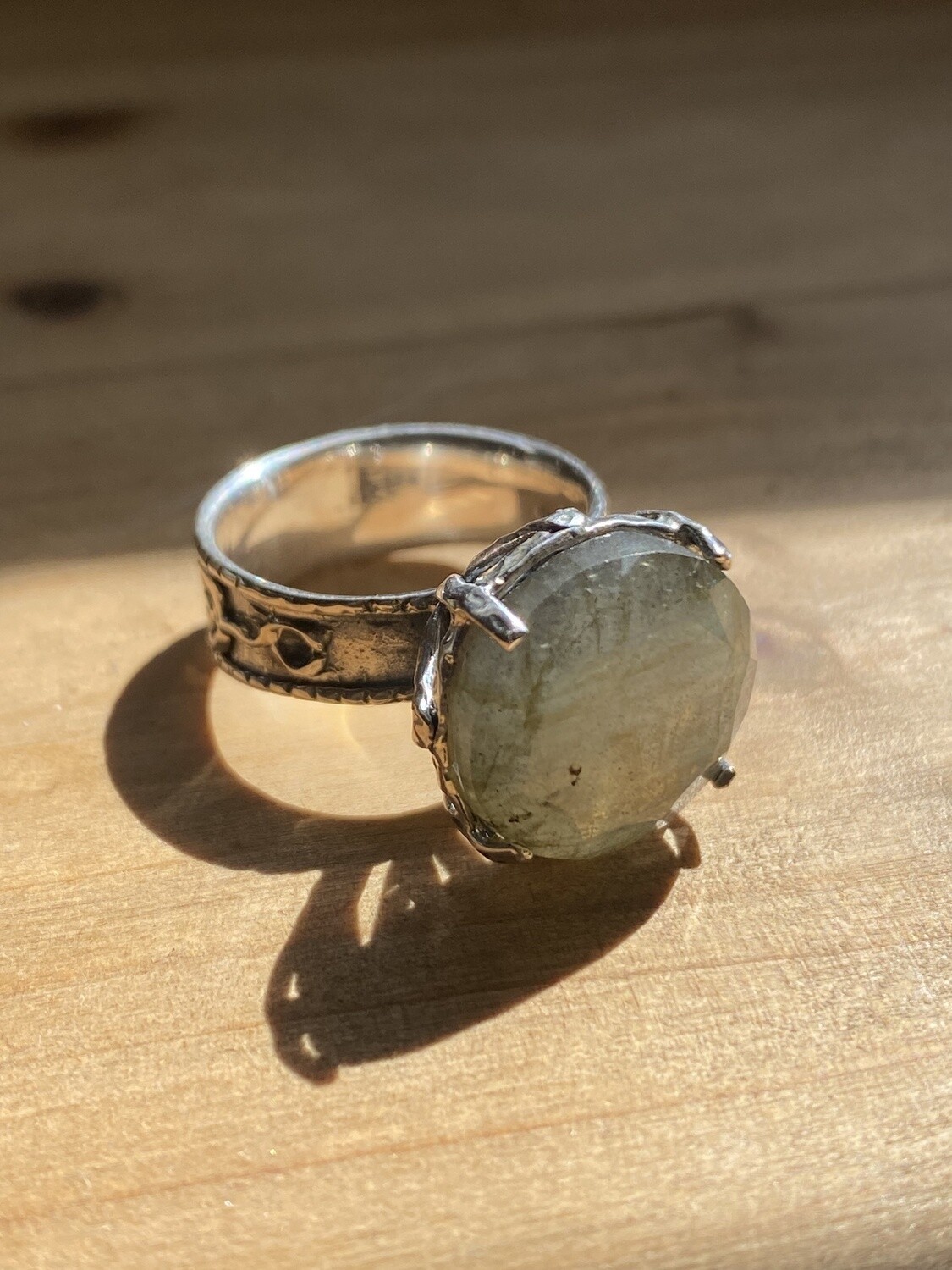 LABRADORITE DECORATIVE BAND RING