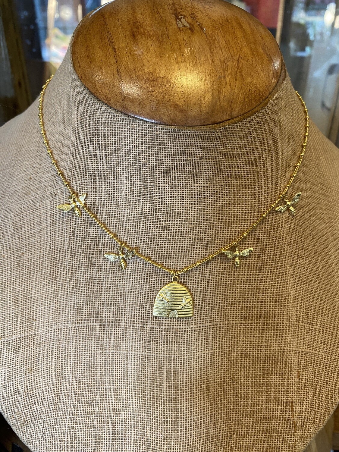 BEEHIVE NECKLACE