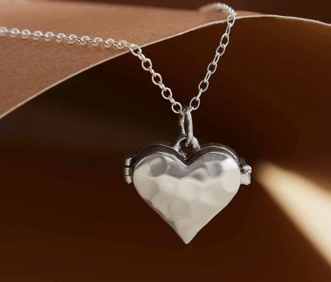 SLV HAMRD HEART LOCKET SLV HAMRD HEART LOCKET