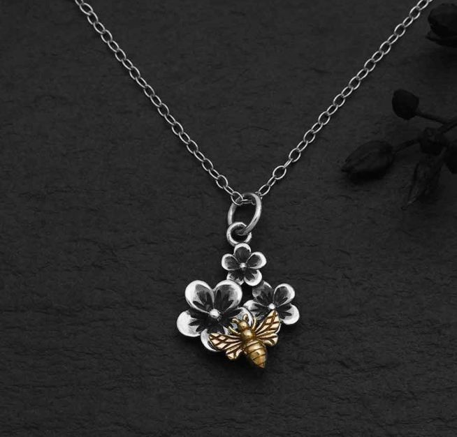 SLV FLOWER BEE NECKLACE SLV FLOWER BEE NECKLACE