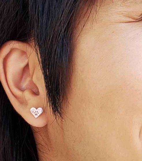 SLV PAW HEART POST EARRINGS