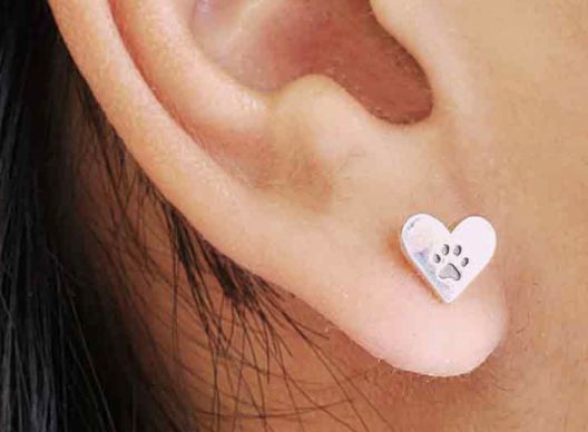 SLV PAW HEART POST EARRINGS