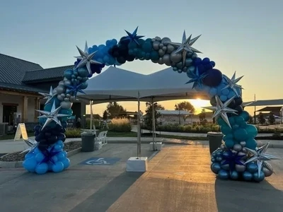 5 Shades of Blue and Silver Balloon Arch