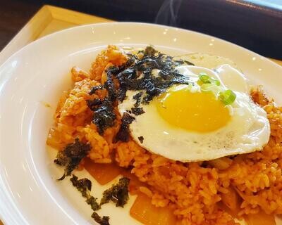 Kimchi Fried Rice (김치 볶음밥)
