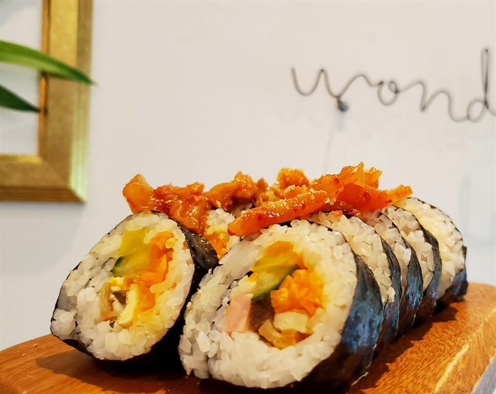 Kmchi Kimbap (김치 김밥)