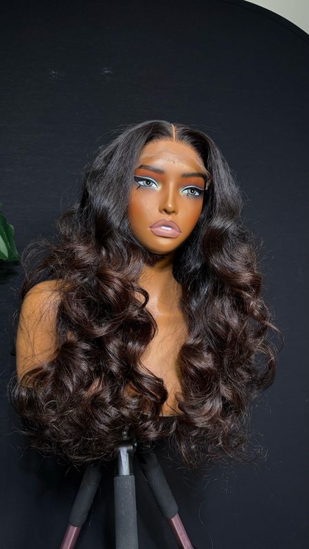 DAYANA Unite, Viet Hair 350% densité 5*5 lace Tp 24 DAYANA Unite, Viet Hair 350% densité 5*5 lace Tp 24" pouce