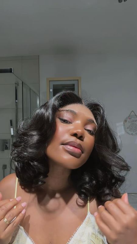CHEZFELY NAO – Perruque Glueless Vietnamienne 100 % humaine – 5×5 Lace Transparente – 14 pouces – Densité 300 % CHEZFELY NAO en cheveux vietnamiens 100 % humains, Body Wave, 14 pouces, 5×5 Lace transparente.