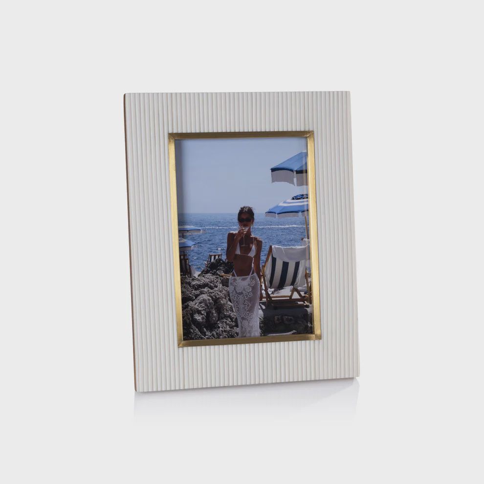 RIBBED RESIN FRAME 5X7