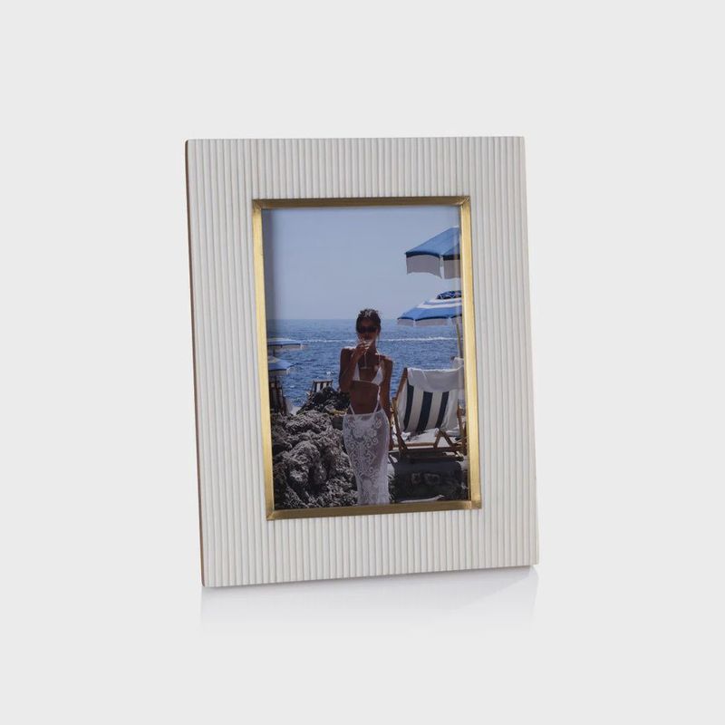 Ribbed Resin Frame 4 X 6-Dwyer