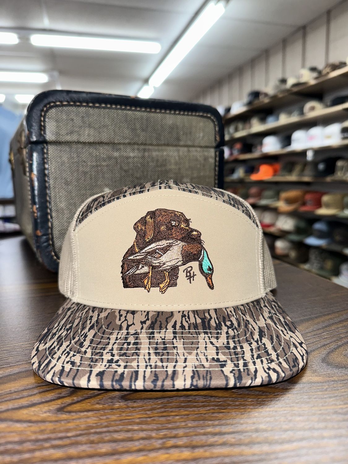 Chocolate Lab &amp; Mallard 7 Panel Hat - Timber Camo