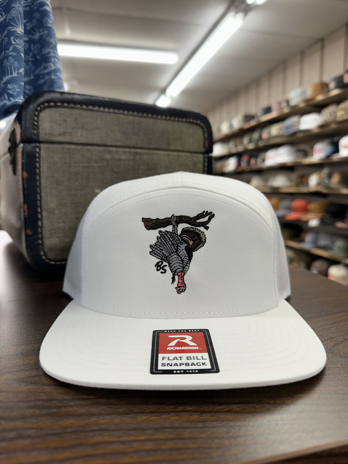 Hanging Tom 7 Panel Hat - Solid White
